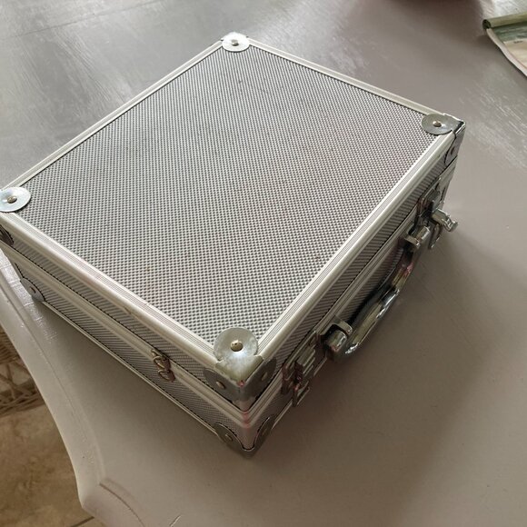 Professional  POKER CHIPS 200 With Metal Case - Picture 4 of 6